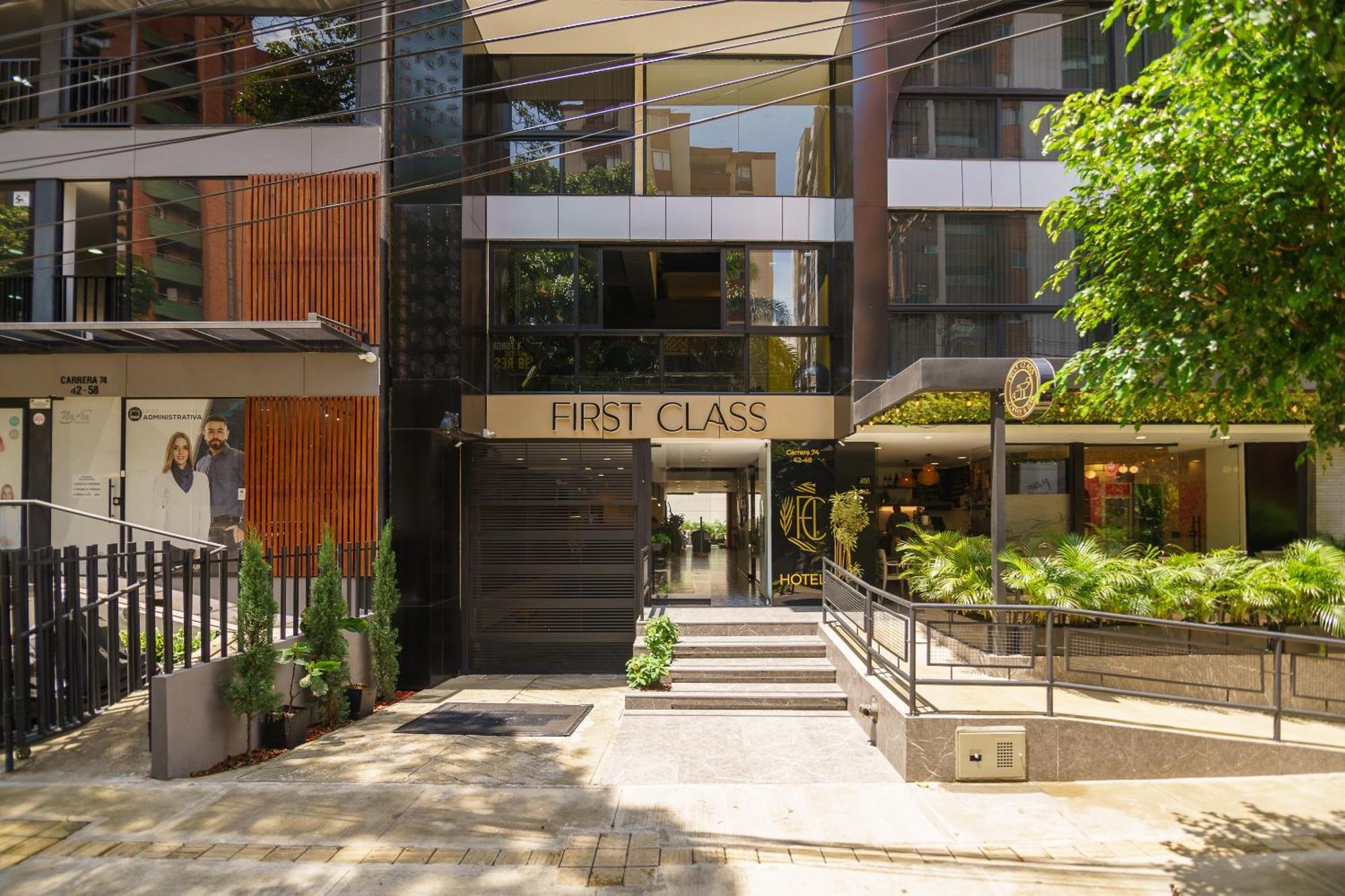 First Class Hotel Μεντεγίν Εξωτερικό φωτογραφία